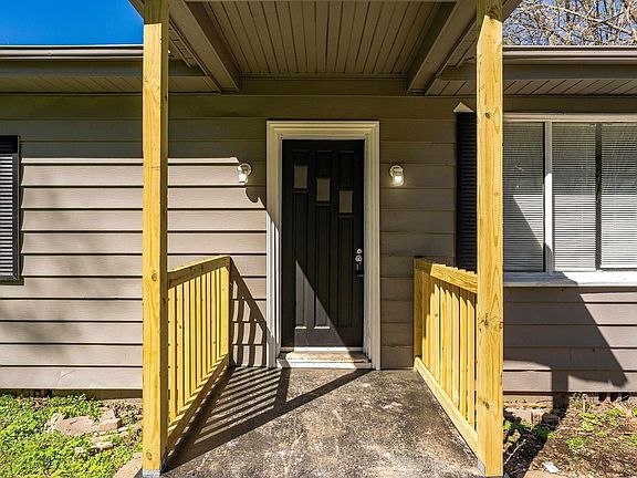 3rd image of 535 Rutherford Cir