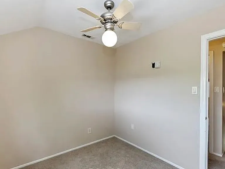 945 N Hospital Rd — Photo 35