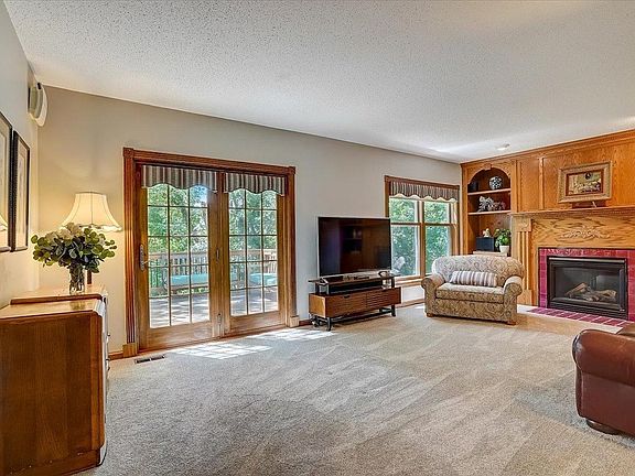 3rd image of 1536 Briarknoll Dr