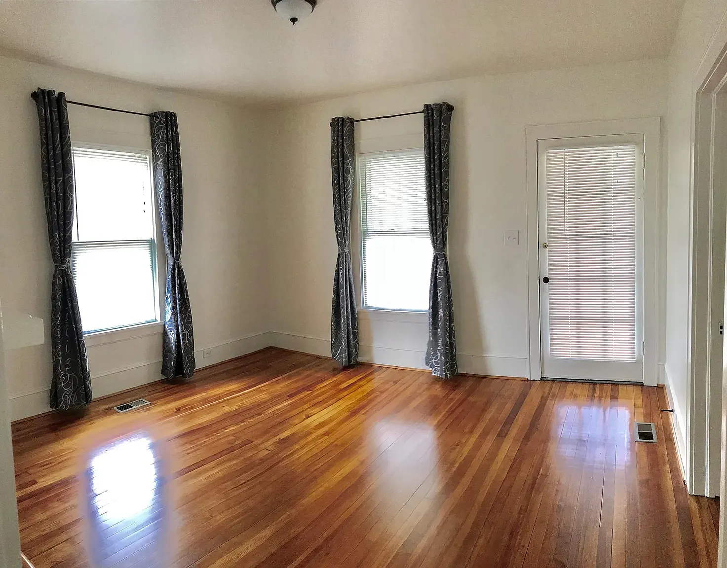 2 bed, 1064 sqft, $2,300 — Photo 4