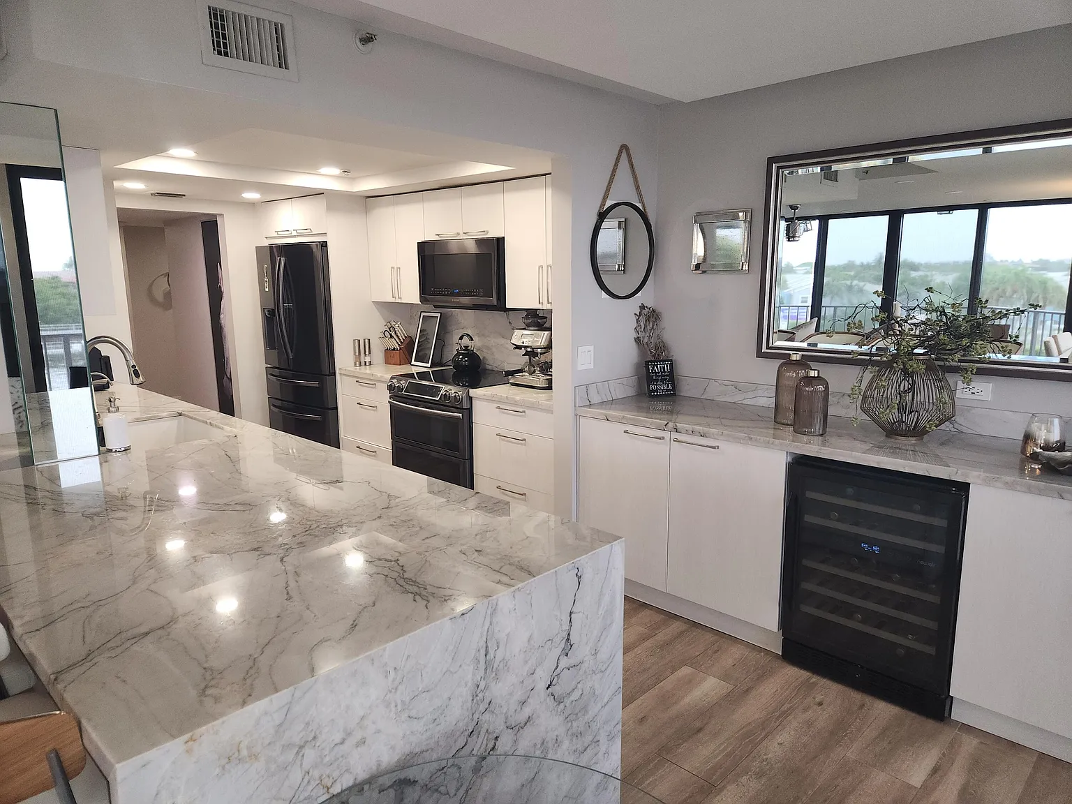 3 bed, 2.0 bath, 1749 sqft, $6,500 — Photo 3