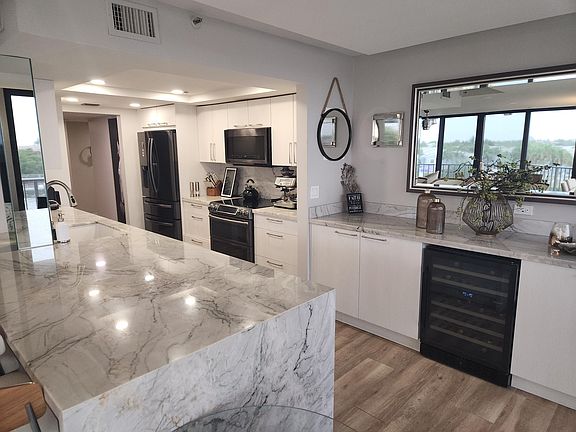 3rd image of 899 Jeffery St #4150