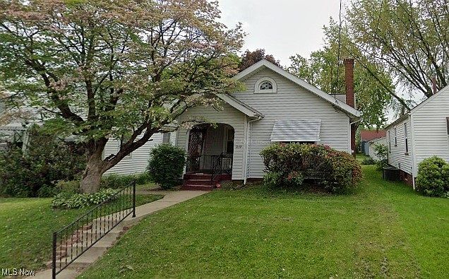 2nd image of 1232 Bellflower Ave SW