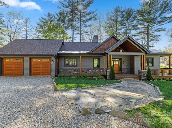 1048 Cherokee Trce, Lake Toxaway, NC 28747