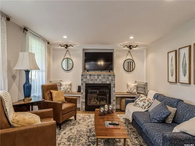 4 bed, 2.0 bath, 2000 sqft, $7,500 — Photo 3