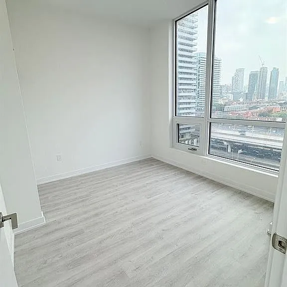 15 Richardson St #1305 — Photo 10