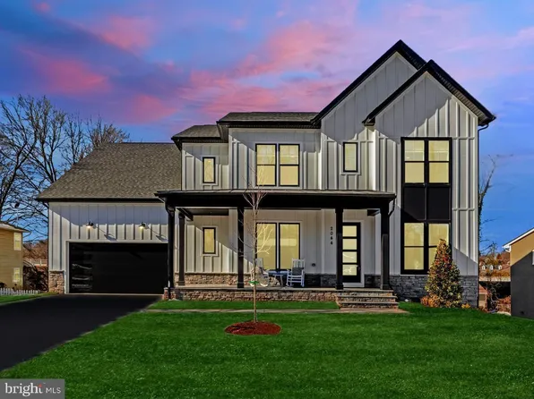 2044 Greenwich St, Falls Church, VA 22043