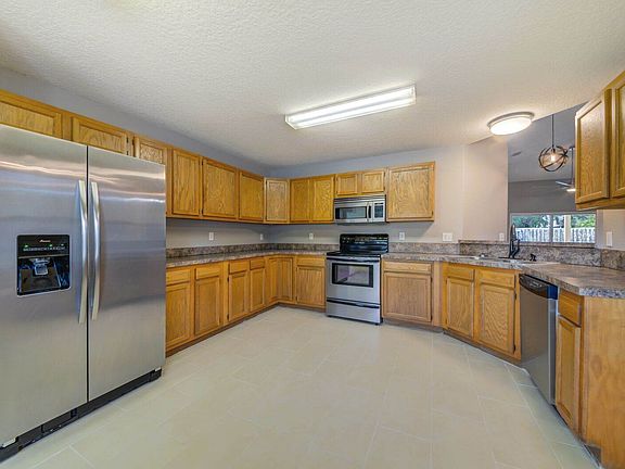 3rd image of 2400 Saint Andrews Dr