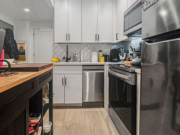 2nd image of 1467 Jefferson Ave #1A