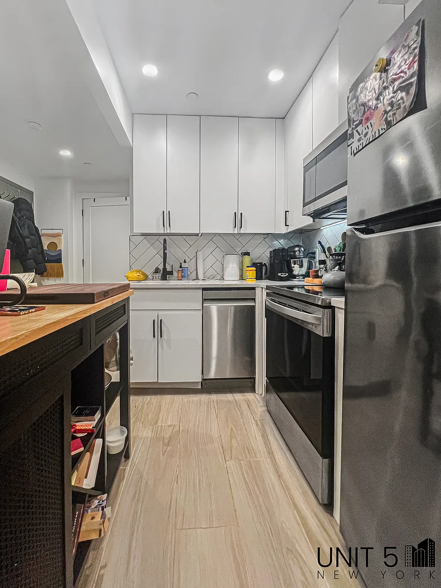 Building Photo - 1467 Jefferson Ave #1A