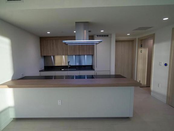 4th image of 1000 Brickell Plz #3597