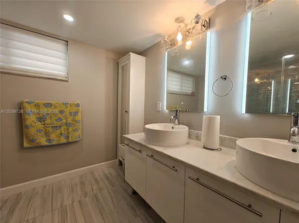 601 Ives Dairy Rd APT 101-8, Miami, FL 33179