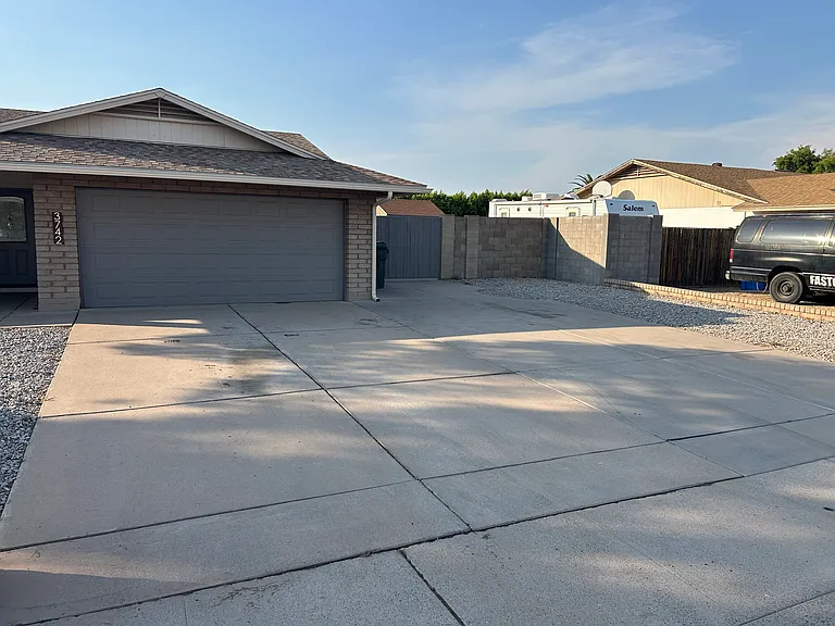 3742 W Sandra Ter — Photo 2
