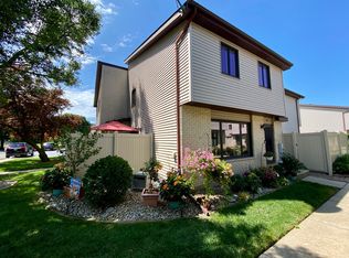 258 E Woodlawn Rd, New Lenox, IL 60451