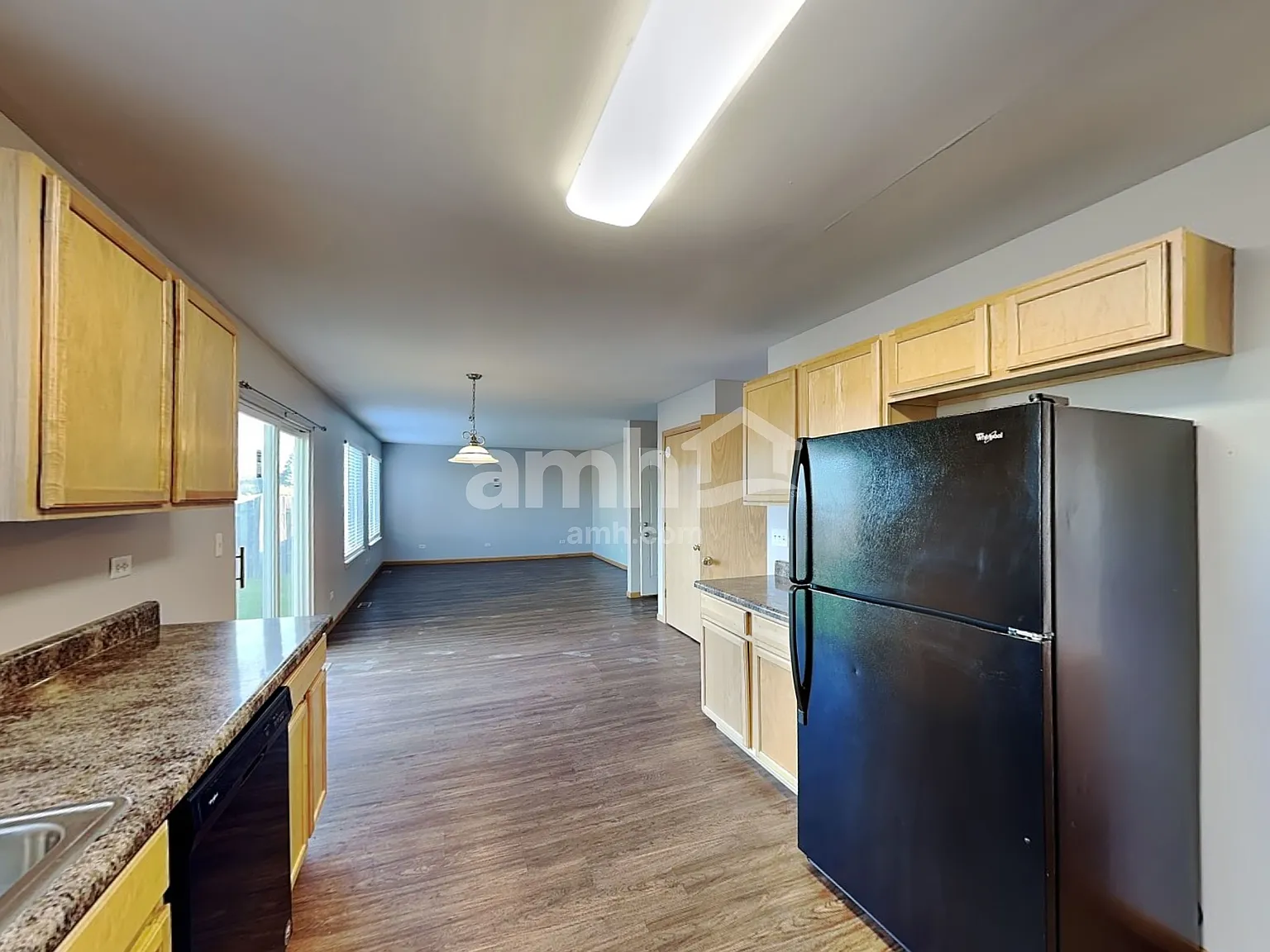 3 bed, 2.5 bath, 1720 sqft, $3,060 — Photo 4