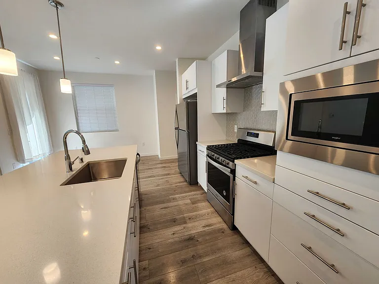 250 Log Pond Ln — Photo 4
