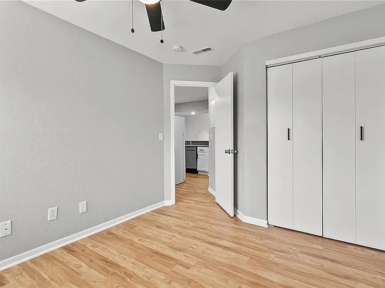 1505 W 26th St #B8 — Photo 8