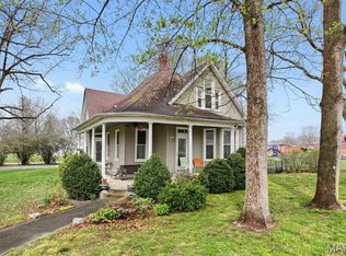 791 Clinton St, Carlyle, IL