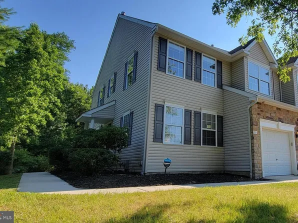 221 Hidden Dr, Blackwood, NJ 08012