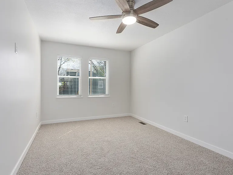 2027 Agnes Ave — Photo 27