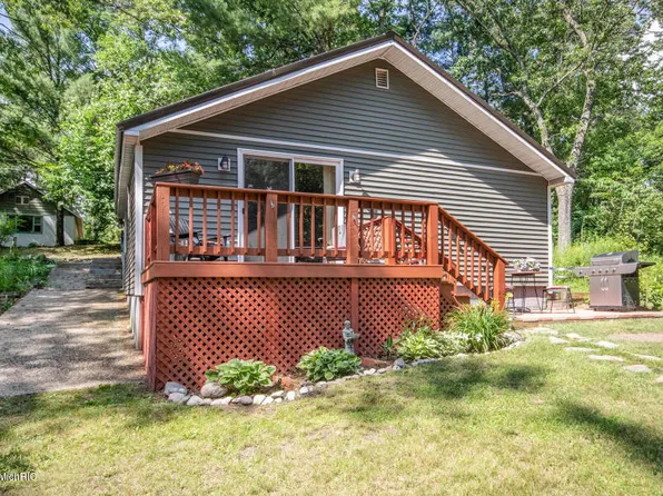 6331 13th St, Twin Lake, MI 49457