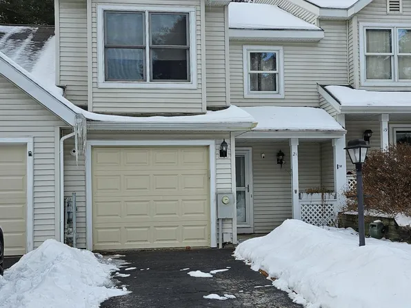 21 Tiffany Ln, Queensbury, NY 12804