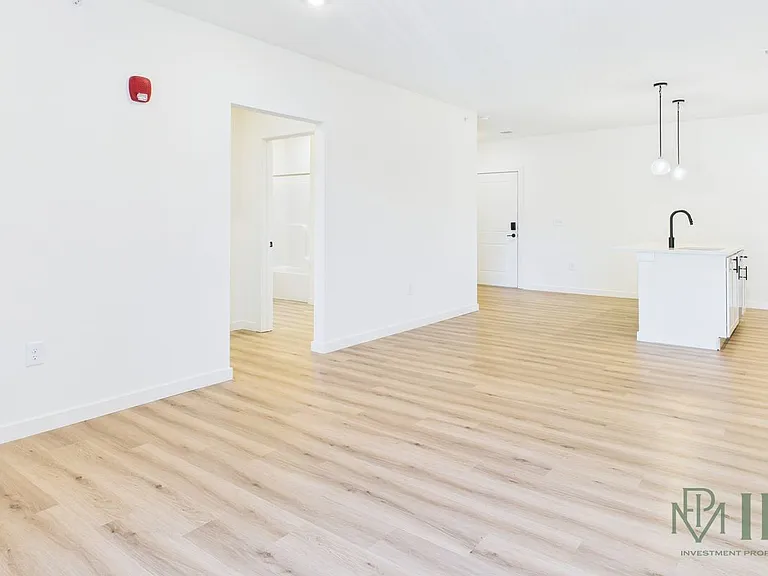 The Flats at Hampden — Photo 20