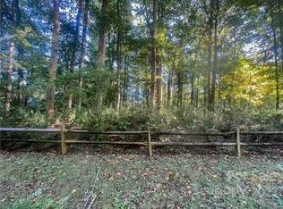 2726 Meadow Ln, Matthews, NC 28105