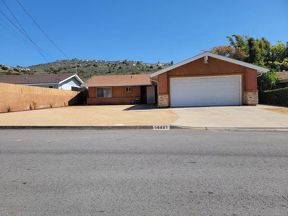 10441 Fairhill Dr