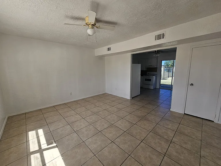 2631 SW H Ave #B — Photo 4