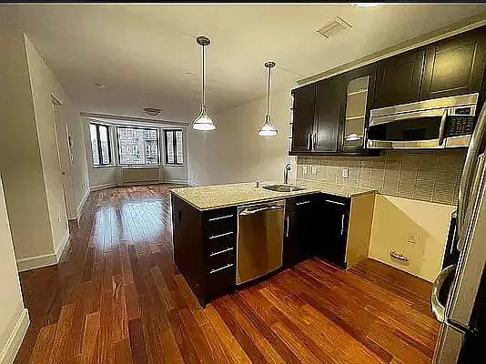 Rented by Contact Realty | media 7