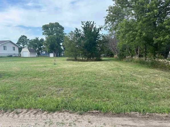 1006 W Maple St, Blue Hill, NE 68930