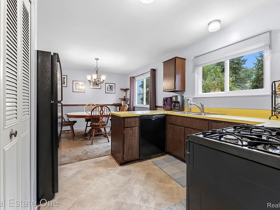 23359 Port St, photo 8