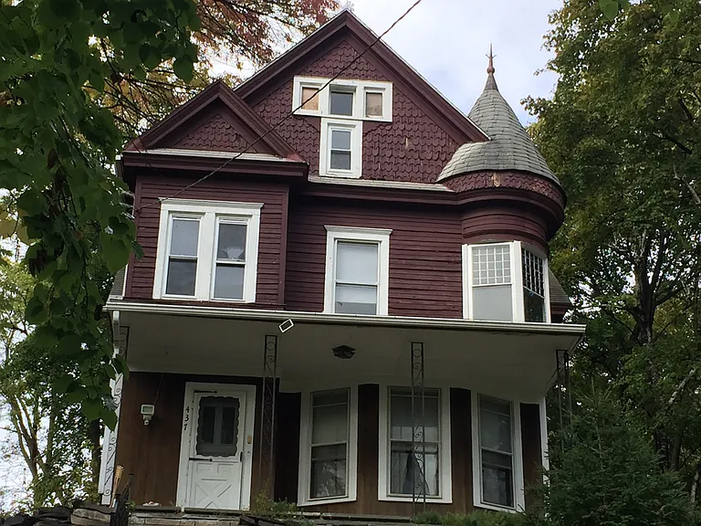 437 Clarendon St — Photo 4