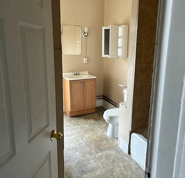 231 S Shaffer St — Photo 5