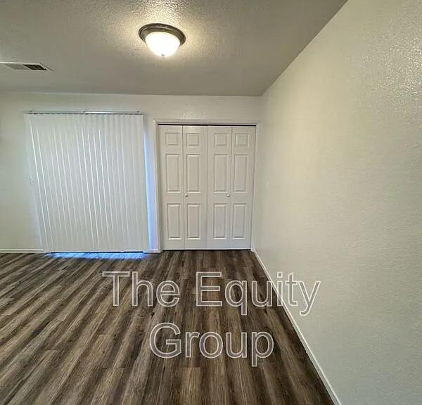 10931 Thompson Dr — Photo 11