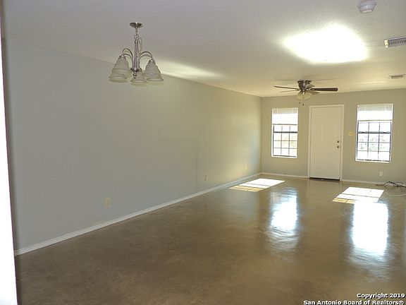 3rd image of 127 Nottingham Ln