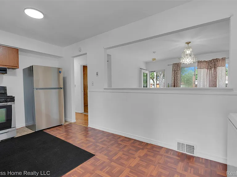 25217 Roan Ave — Photo 11