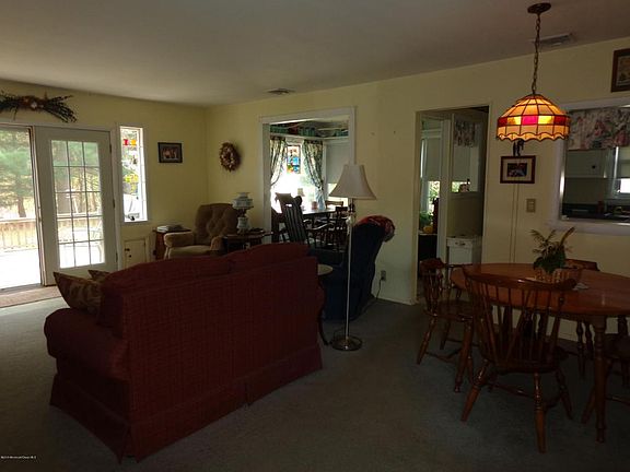 3rd image of 1091 Edgebrook Dr S