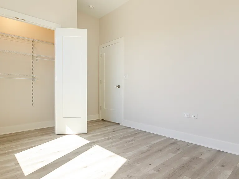 662 N Sangamon St #202 — Photo 7