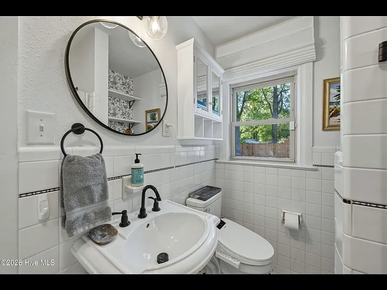 611 Clark Dr — Photo 8