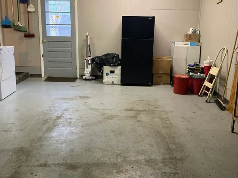 513 E Silver St — Photo 26