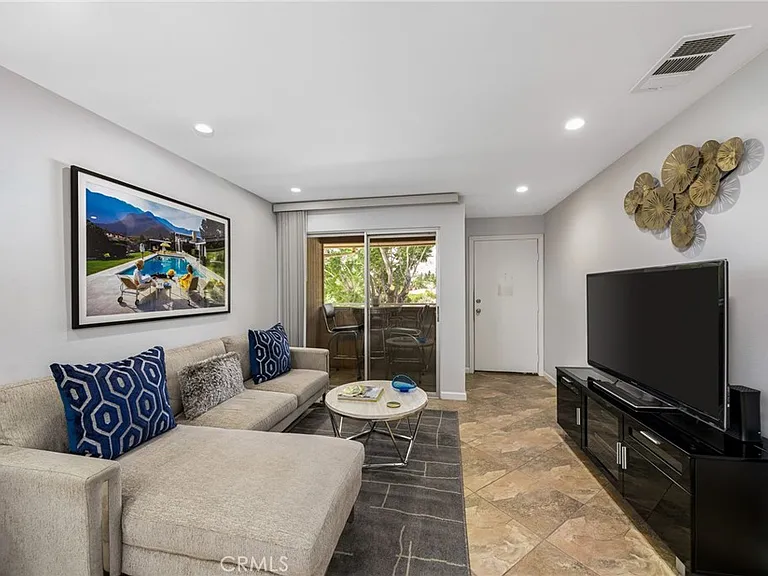 510 N Villa Ct — Photo 5