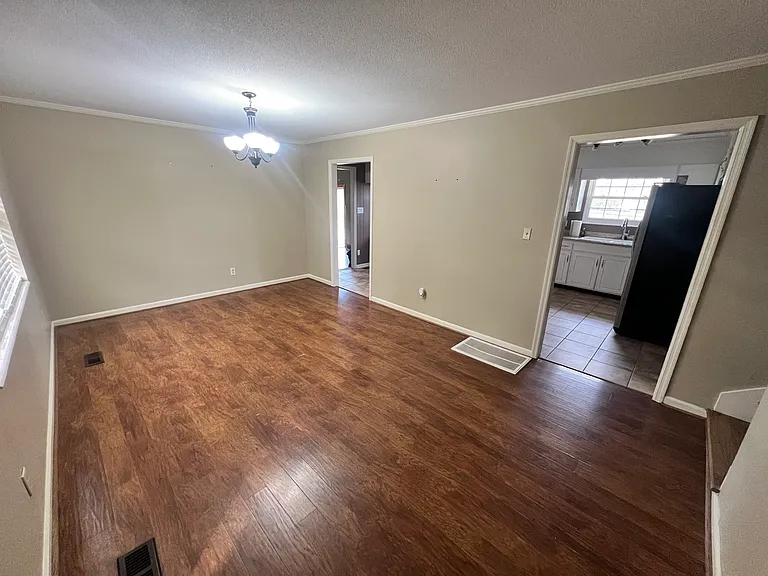 940 Robin Hood Dr NW — Photo 4