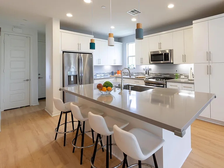 282 Finch — Photo 8