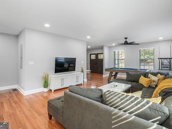 5th image of 992 Beckwith St SW