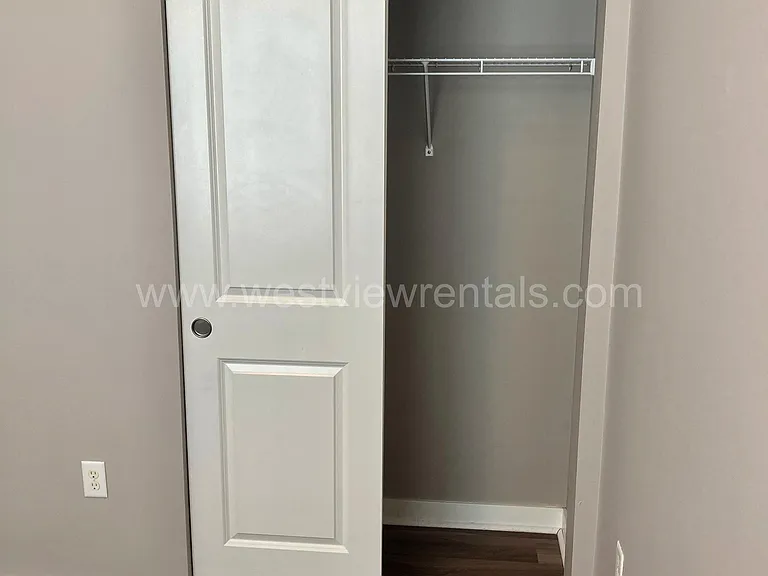 203 E Laurel St — Photo 111