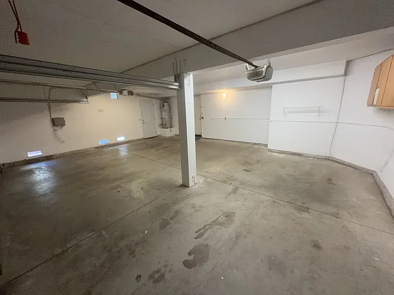 9586 Shadow Springs Dr — Photo 16