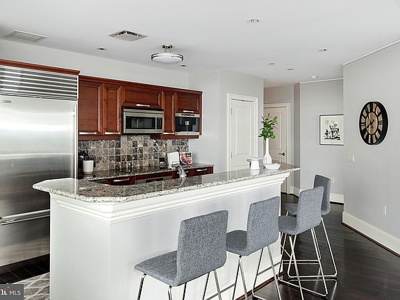 4th image of 50 S 16th St Unit 4206