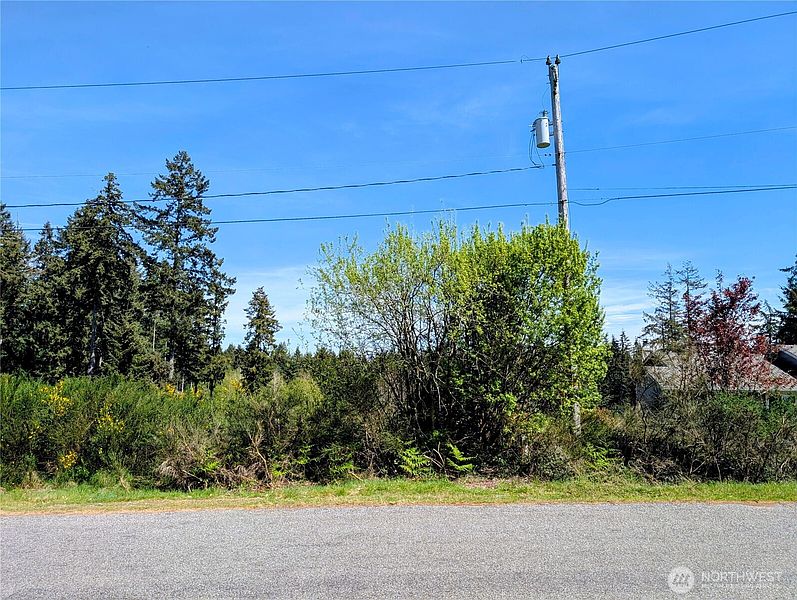 3rd image of 2501 195th Avenue SW
